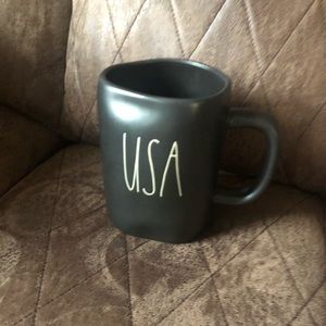 Rae Dunn USA mug. Black